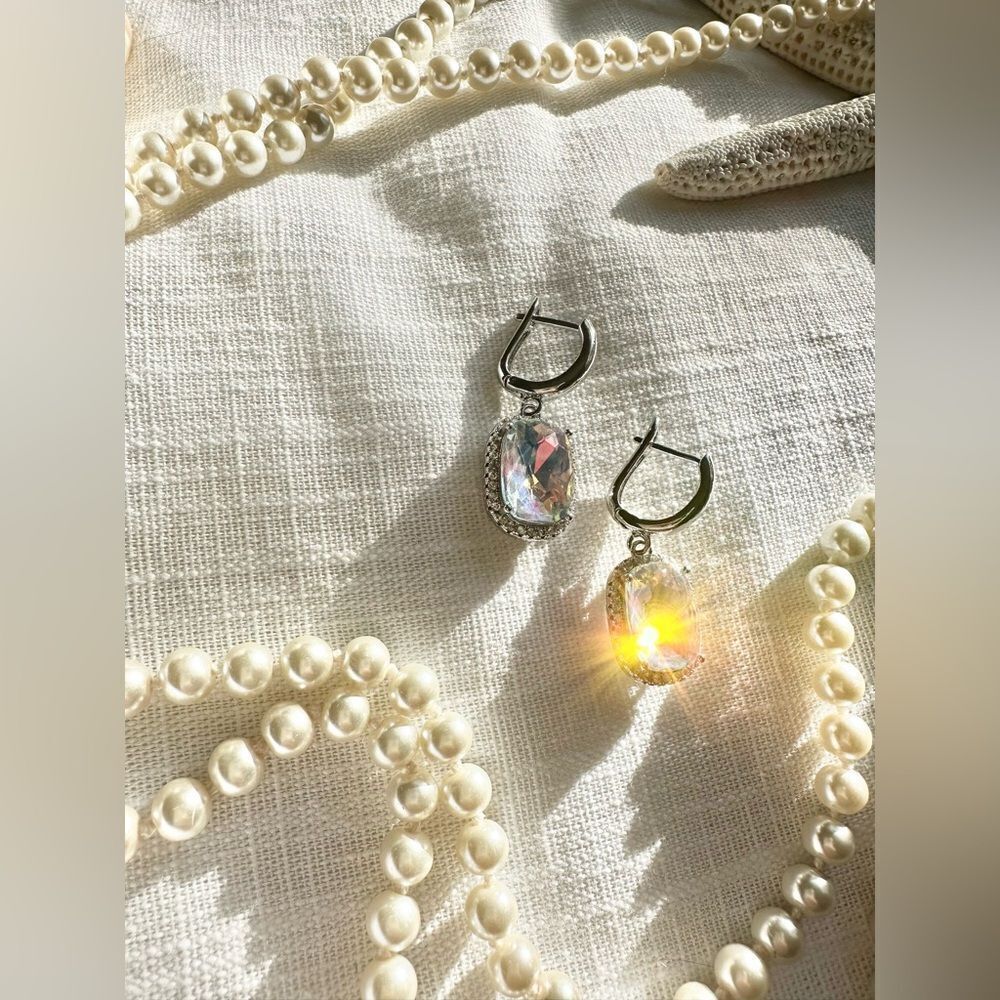 Iridescent silver color cubic zirconia earrings - Picture 4 of 10